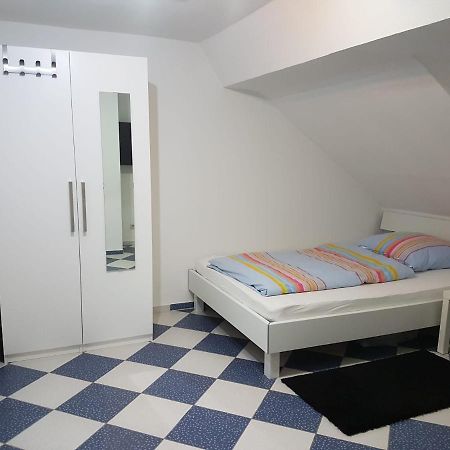 Ruhige Gemuetliche Ferienwohnung In Karlsruhe Daxlanden Fuer Monteure, Pendler, Geschaefsreisen, Wochenendreisen Экстерьер фото